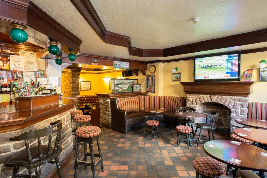 Larkin'S Pub, Restaurant, And B&B Milltown  Luaran gambar